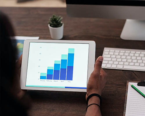 Graph showing a growth and symbolising the benefits of working with an Outsourced Business Development team